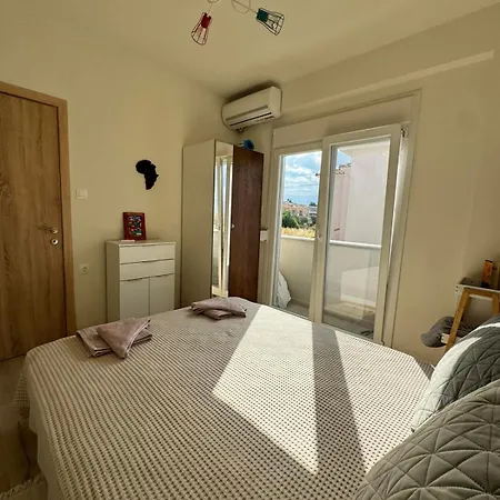 Simeon Apartment